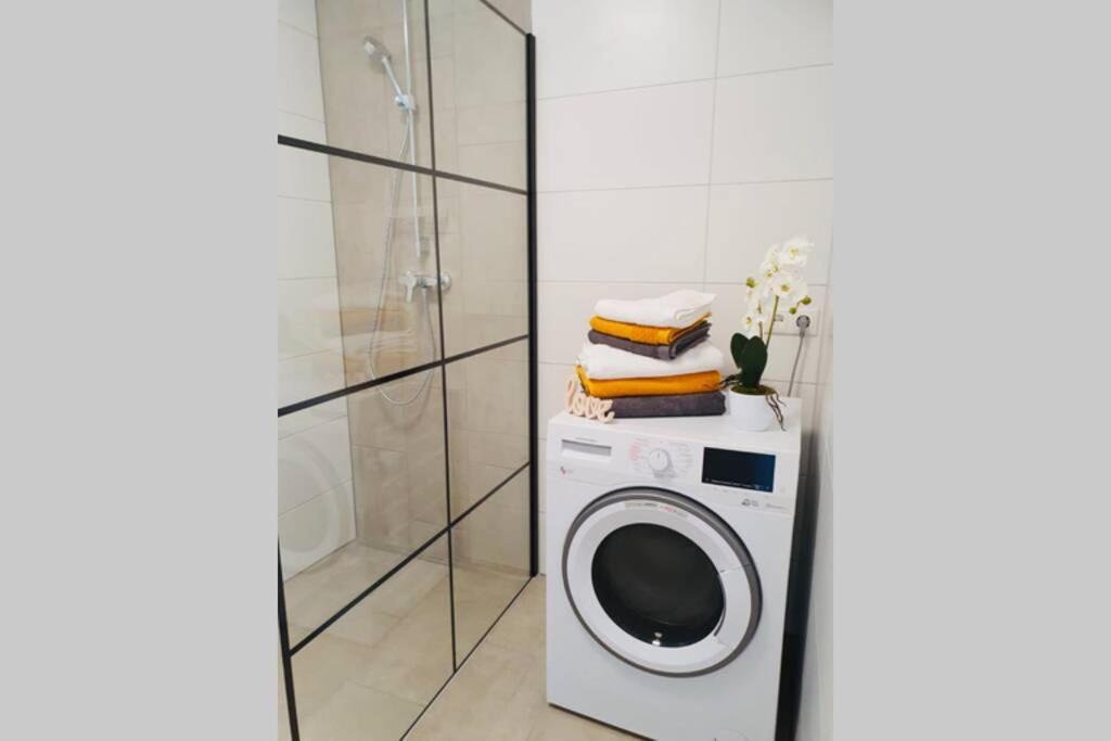 Leon Apartment Neu! Gemuetlichkeit An Erster Stelle Λιντς Εξωτερικό φωτογραφία