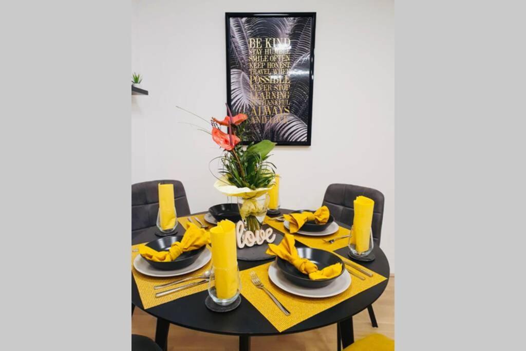 Leon Apartment Neu! Gemuetlichkeit An Erster Stelle Λιντς Εξωτερικό φωτογραφία